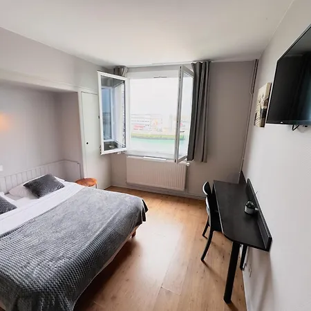 Hotel Du Port 2*