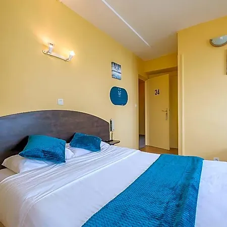 Du Port Hotel